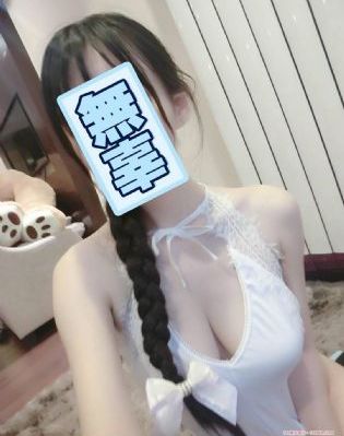 一脸嫌弃表情的妹子给你看胖次_JVID性感写真